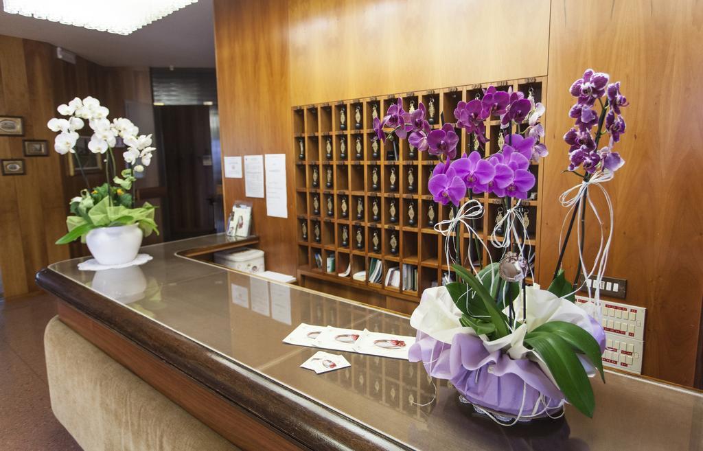 Hotel Rossini Tabiano Terme エクステリア 写真