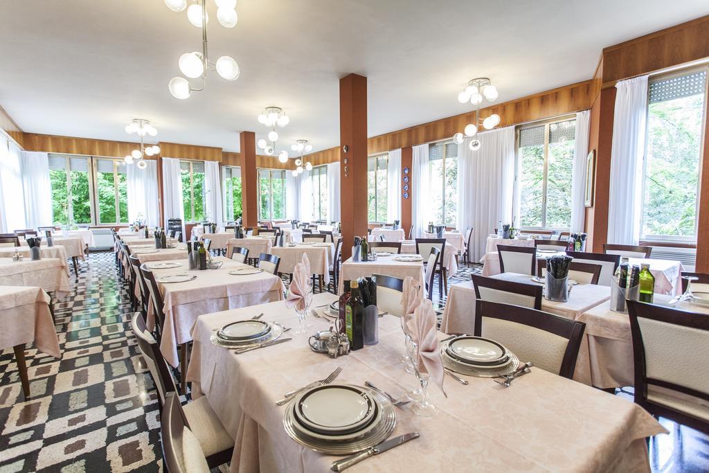 Hotel Rossini Tabiano Terme エクステリア 写真