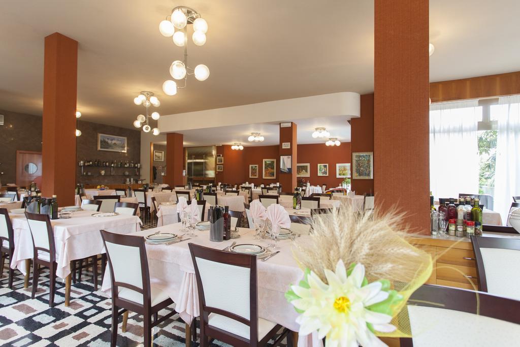 Hotel Rossini Tabiano Terme エクステリア 写真