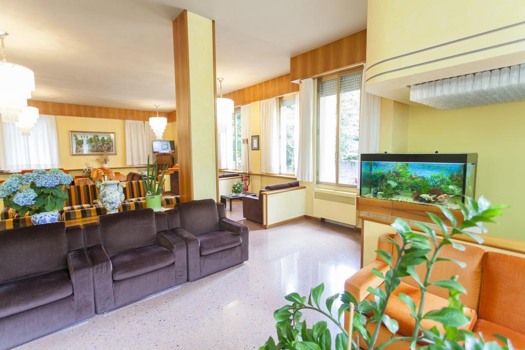 Hotel Rossini Tabiano Terme エクステリア 写真