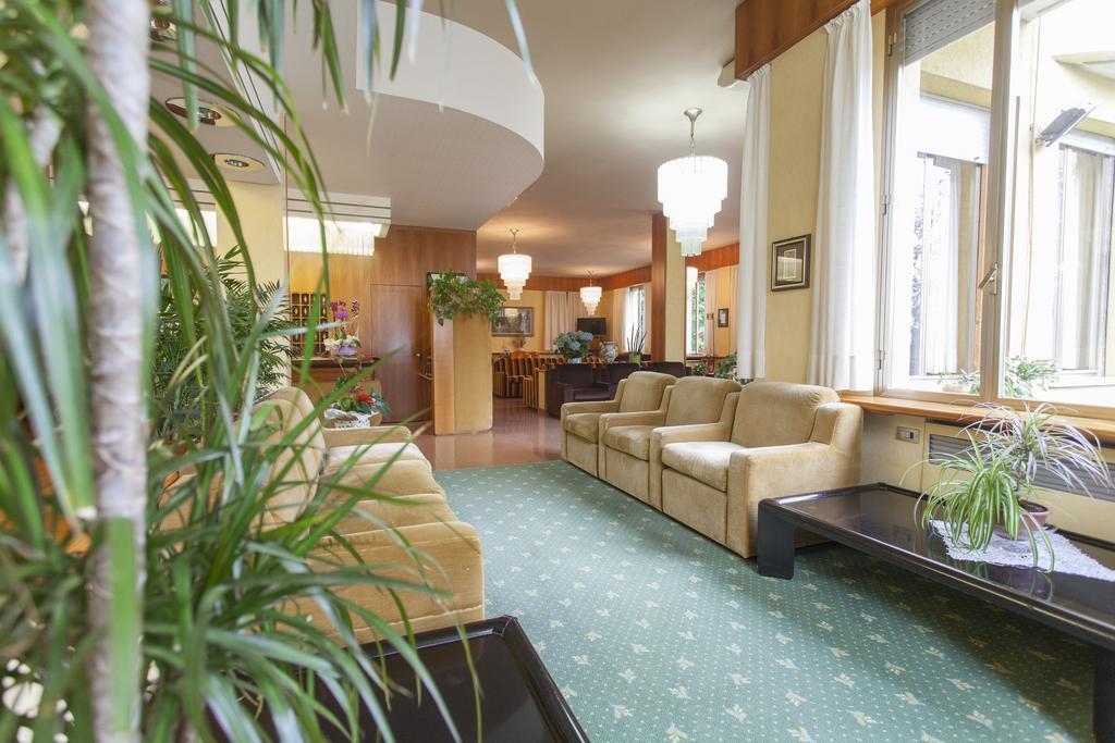 Hotel Rossini Tabiano Terme エクステリア 写真