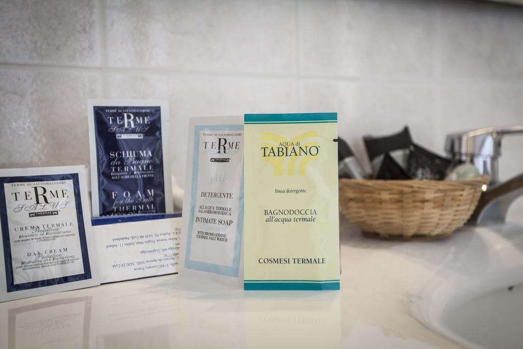 Hotel Rossini Tabiano Terme エクステリア 写真