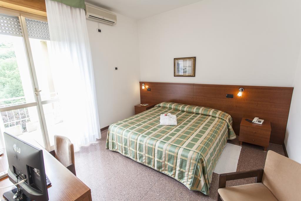Hotel Rossini Tabiano Terme エクステリア 写真