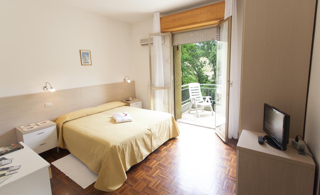 Hotel Rossini Tabiano Terme エクステリア 写真