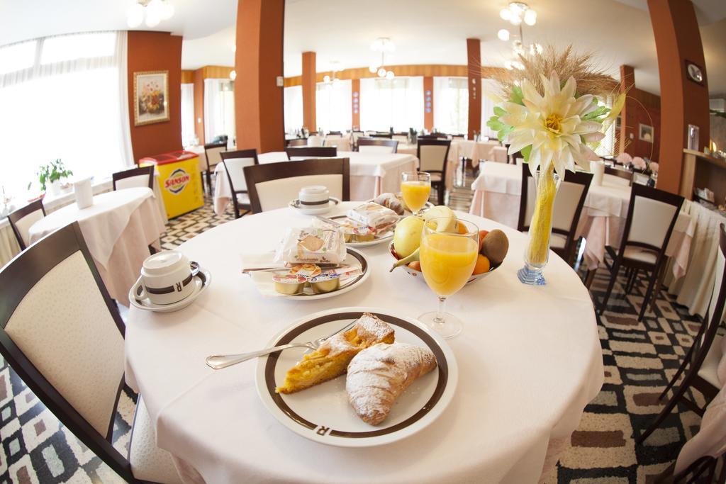 Hotel Rossini Tabiano Terme エクステリア 写真