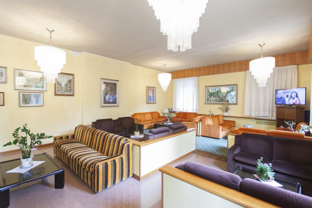 Hotel Rossini Tabiano Terme エクステリア 写真