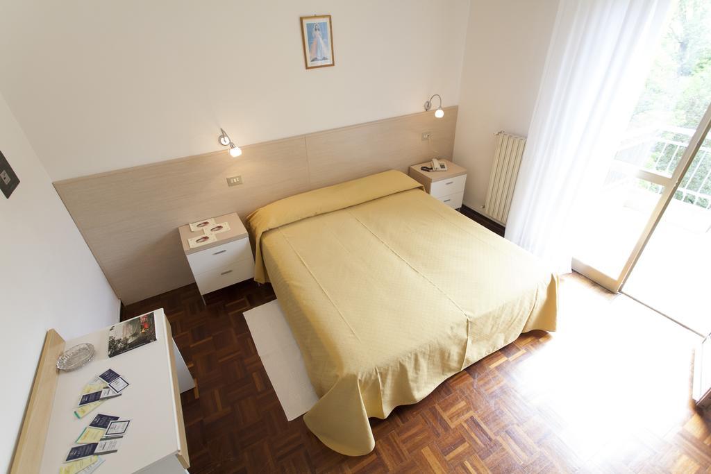 Hotel Rossini Tabiano Terme エクステリア 写真
