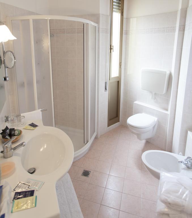 Hotel Rossini Tabiano Terme エクステリア 写真