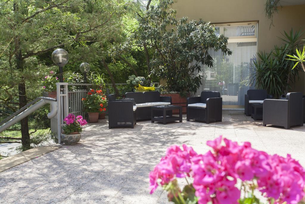 Hotel Rossini Tabiano Terme エクステリア 写真
