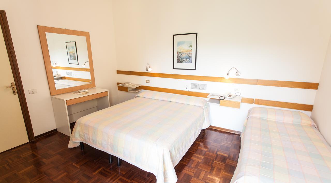 Hotel Rossini Tabiano Terme エクステリア 写真