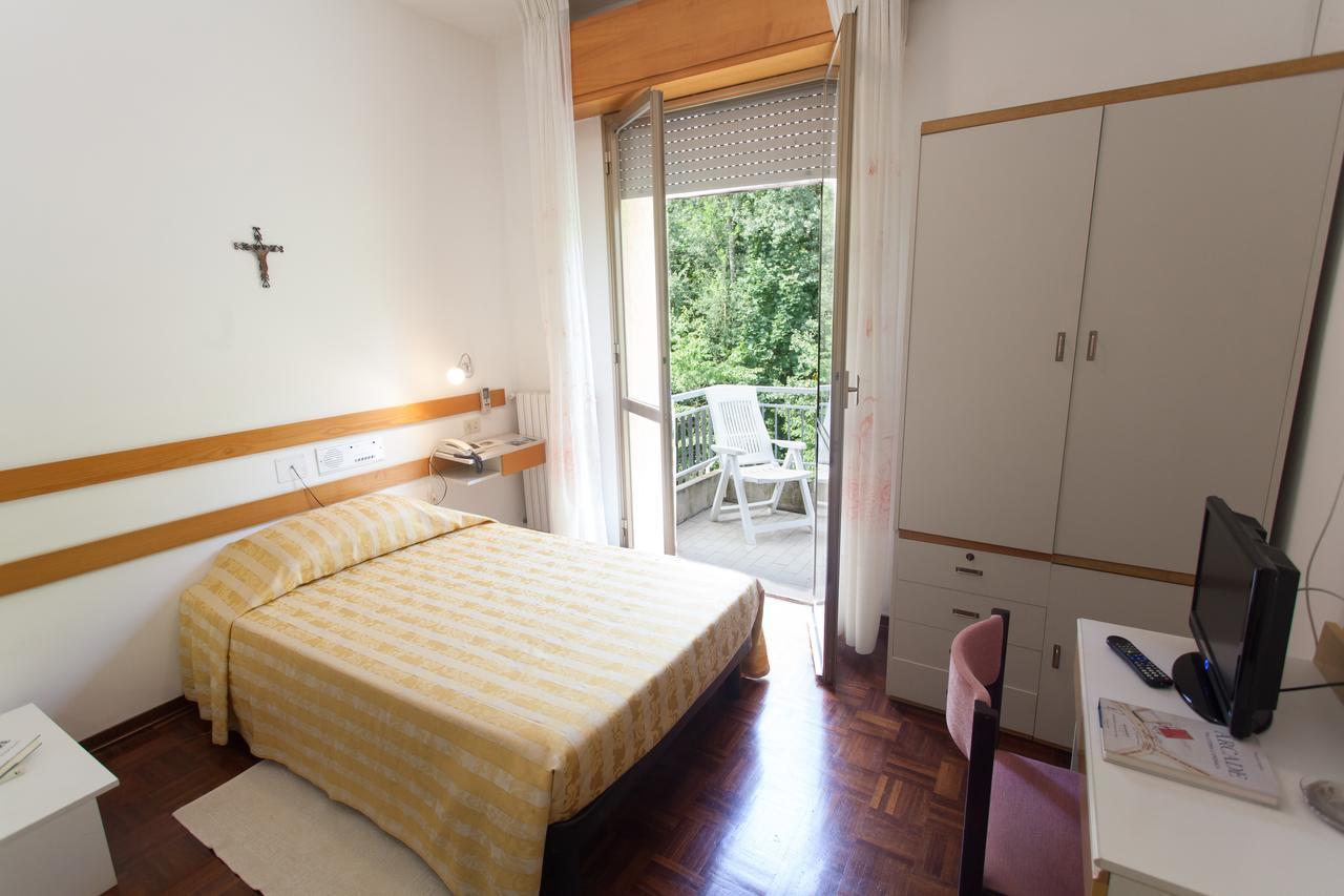 Hotel Rossini Tabiano Terme エクステリア 写真