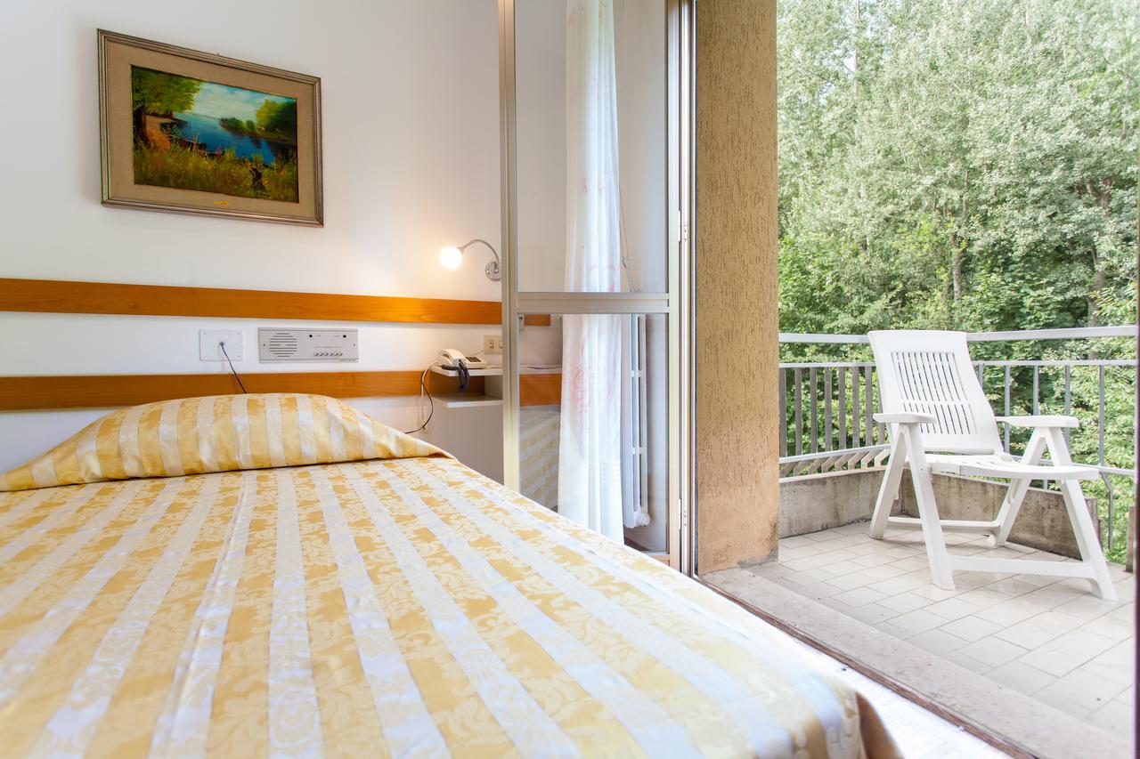 Hotel Rossini Tabiano Terme エクステリア 写真