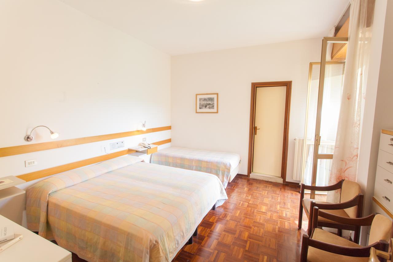 Hotel Rossini Tabiano Terme エクステリア 写真