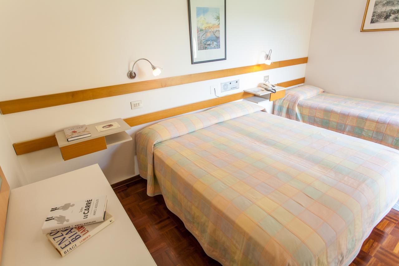 Hotel Rossini Tabiano Terme エクステリア 写真