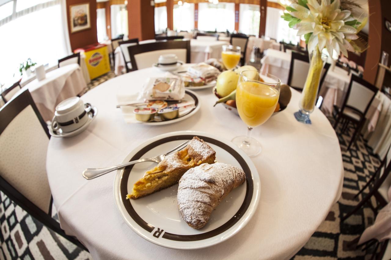 Hotel Rossini Tabiano Terme エクステリア 写真