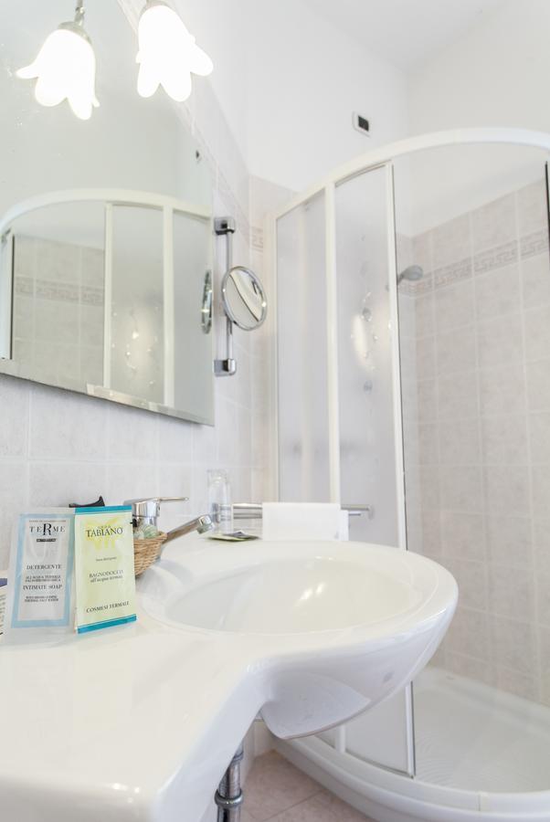 Hotel Rossini Tabiano Terme エクステリア 写真